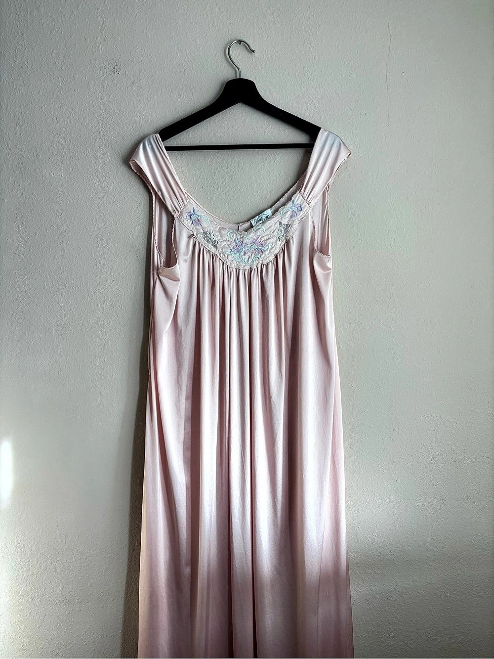 Vintage 70s/80s Vanity Fair Pastel Pink Tricot Nightgown Size Large